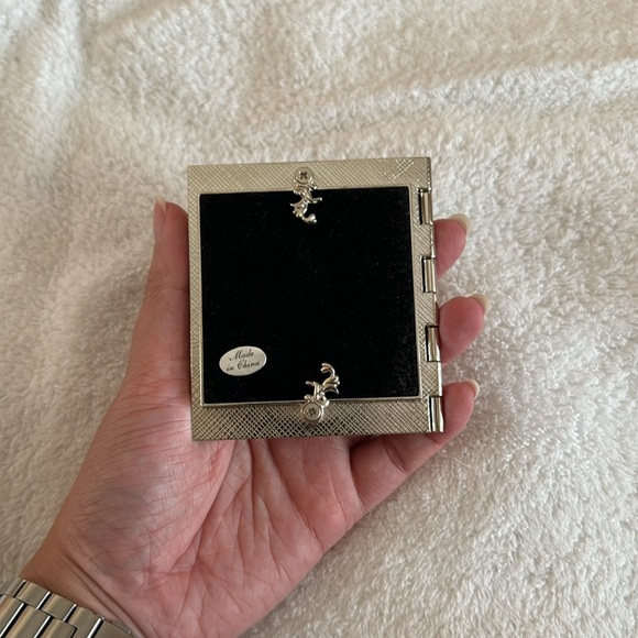 Things Remembered Foldable Picture Frame - Picture 4 of 5